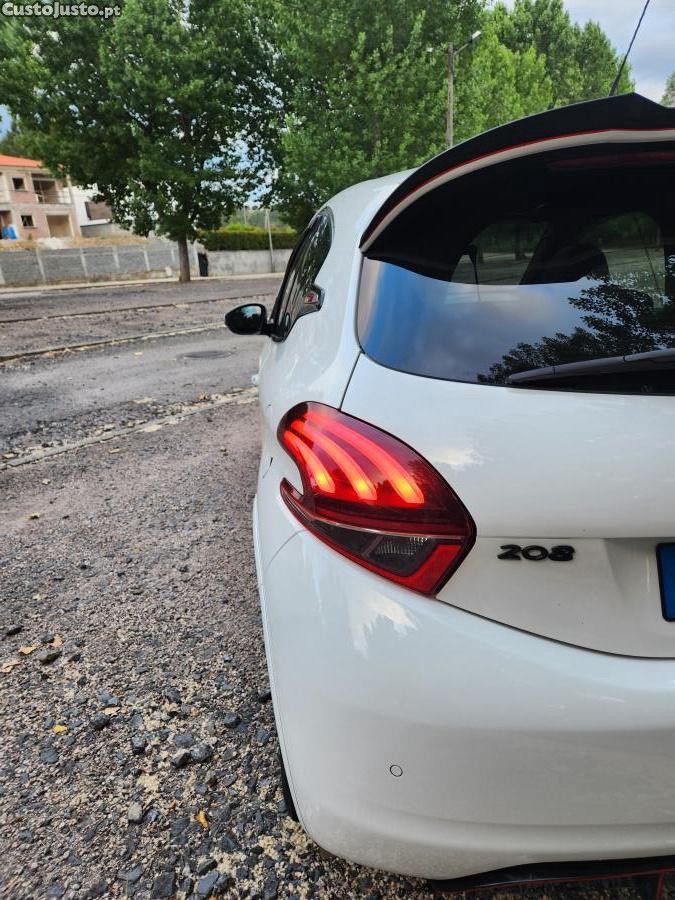 Peugeot 208 GTI 200 THP — fotografia 15