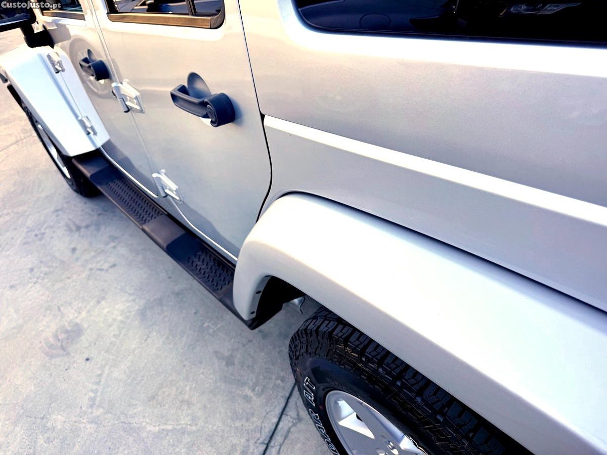 Jeep Wrangler Sahara Unlimited — fotografia 11