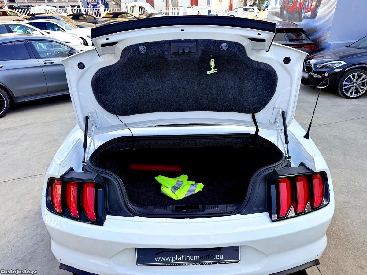Ford Mustang 2.3 Convertible — fotografia 24