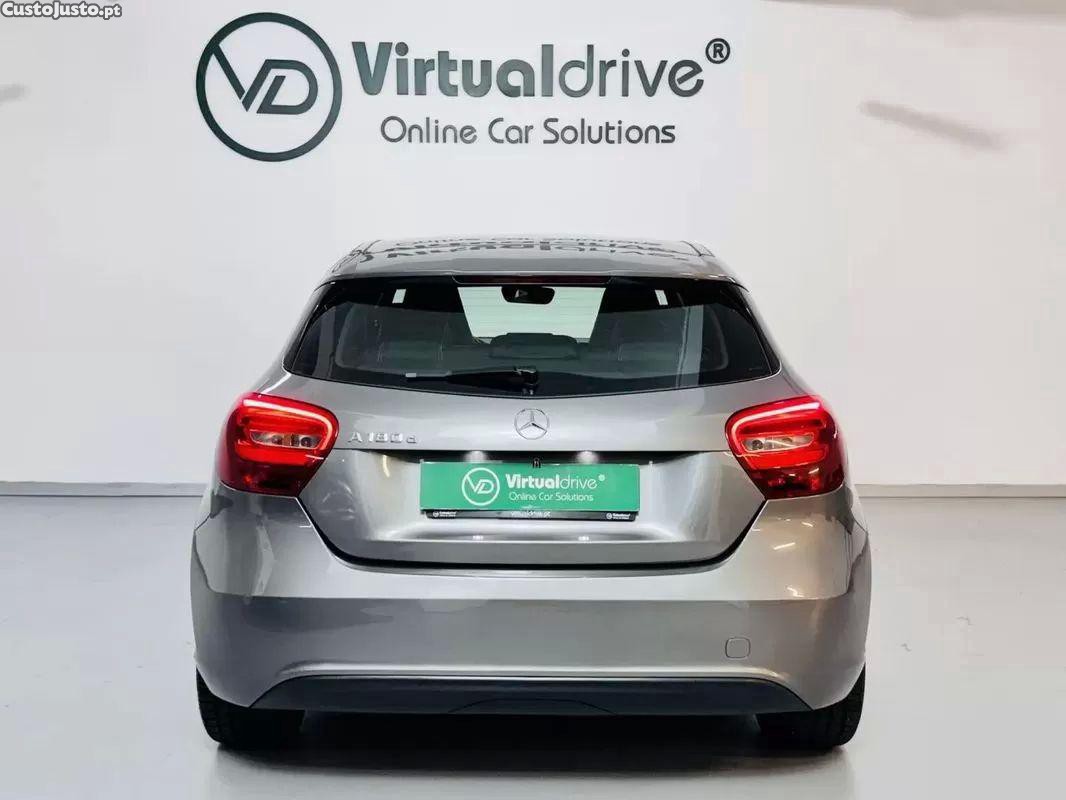 Mercedes-Benz A 180 D 7g-dct peak edition — fotografia 12