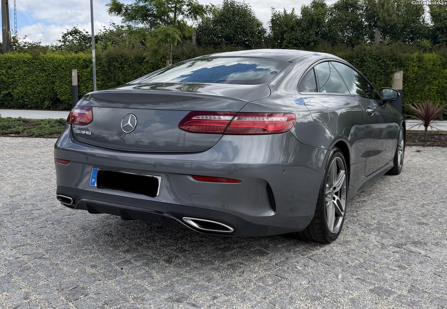 Mercedes-Benz E 220 Coupe AMG Line um donorevisões todas na marca — fotografia 9