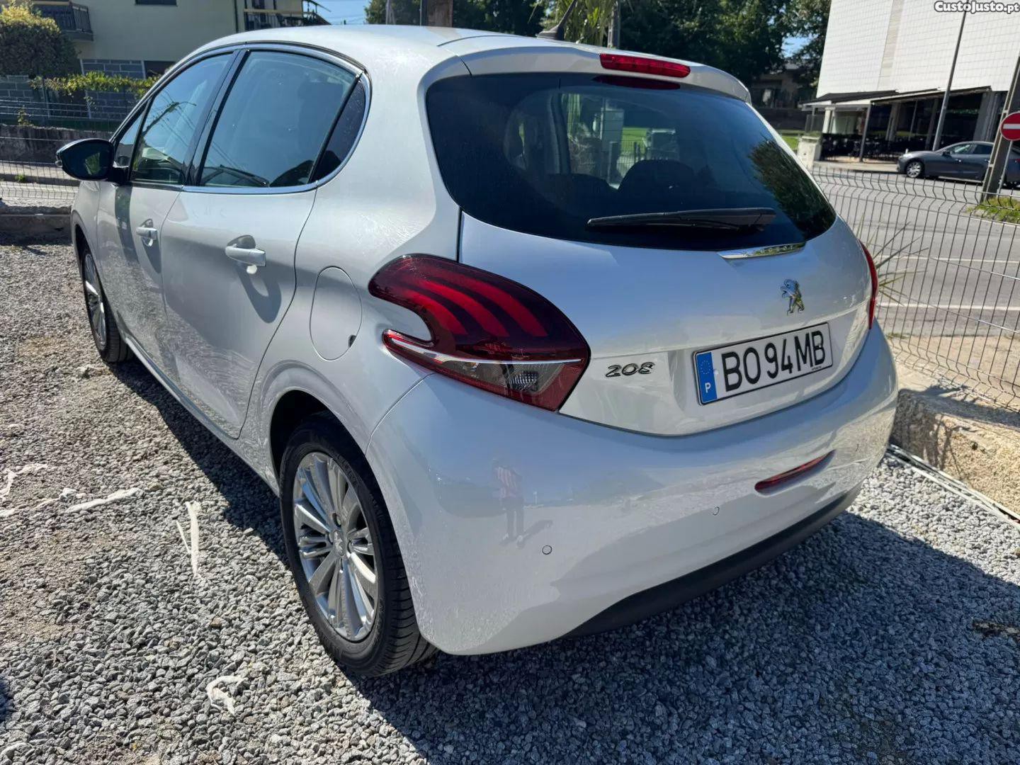 Peugeot 208 1.2 — fotografia 6
