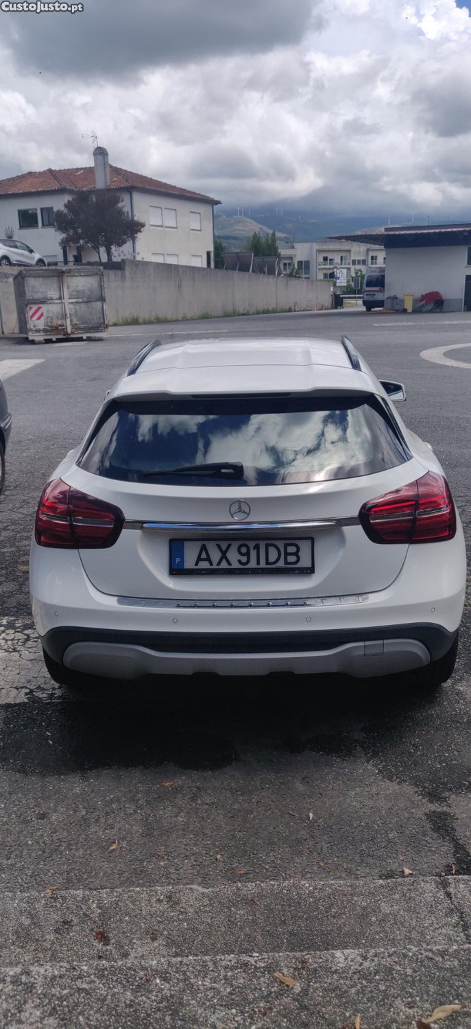 Mercedes-Benz GLA 200 Sport — fotografia 2
