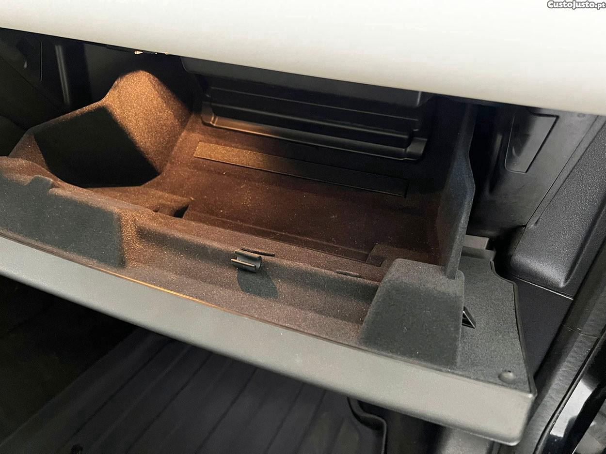 Land Rover Discovery Sport 1.5 I3 P300e AWD Dynamic SE — fotografia 8