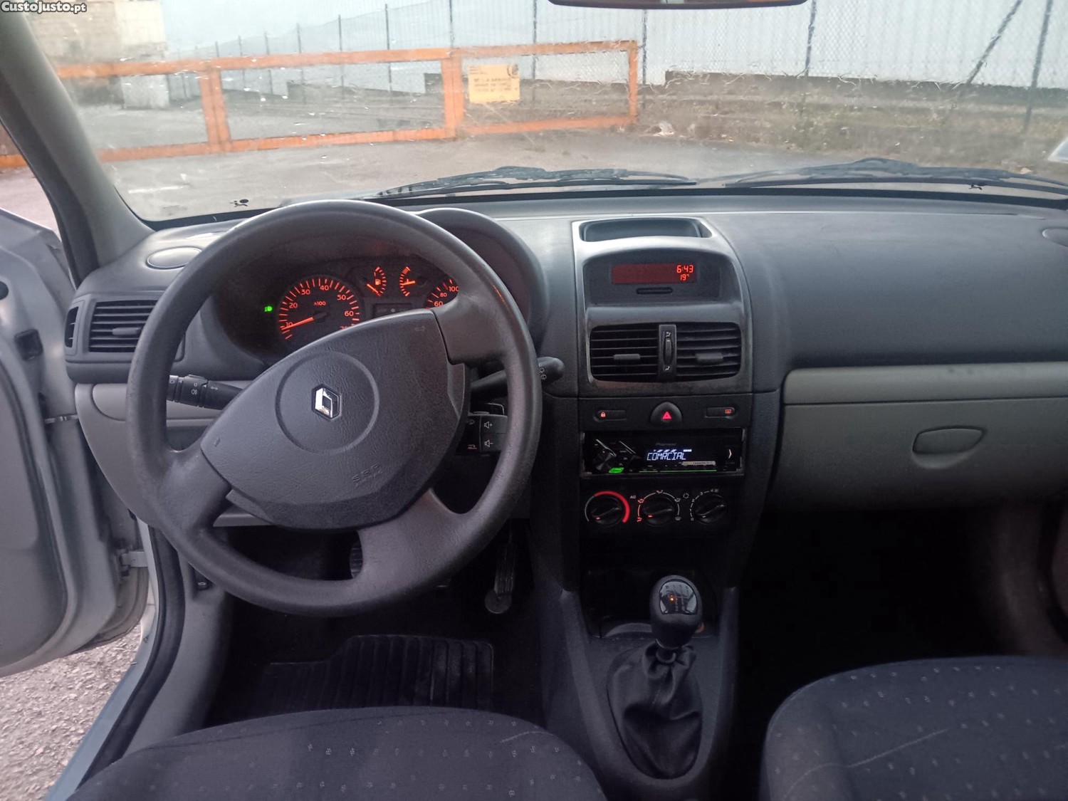 Renault Clio 1.5cc DCI Gasóleo — fotografia 4