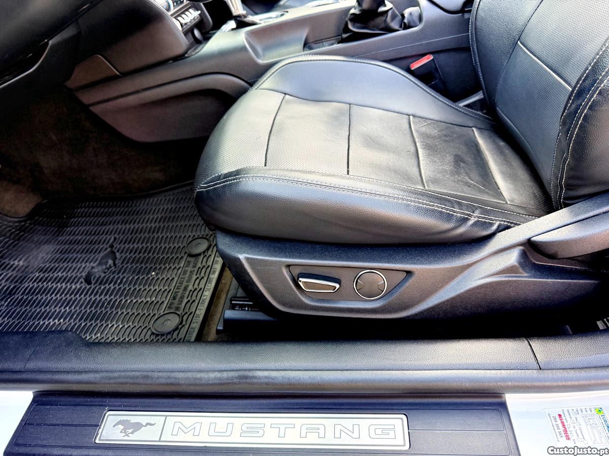 Ford Mustang 2.3 Convertible — fotografia 34