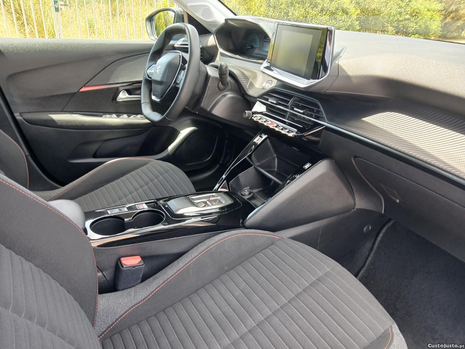Peugeot e-208 50 kWh Allure Pack — fotografia 3