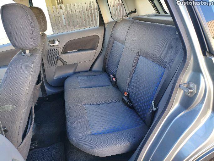 Ford Fiesta 1.4 Tdci Trend — fotografia 2