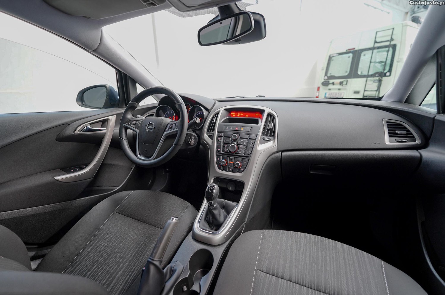 Opel Astra 1.4 Cosmo S/S — fotografia 18