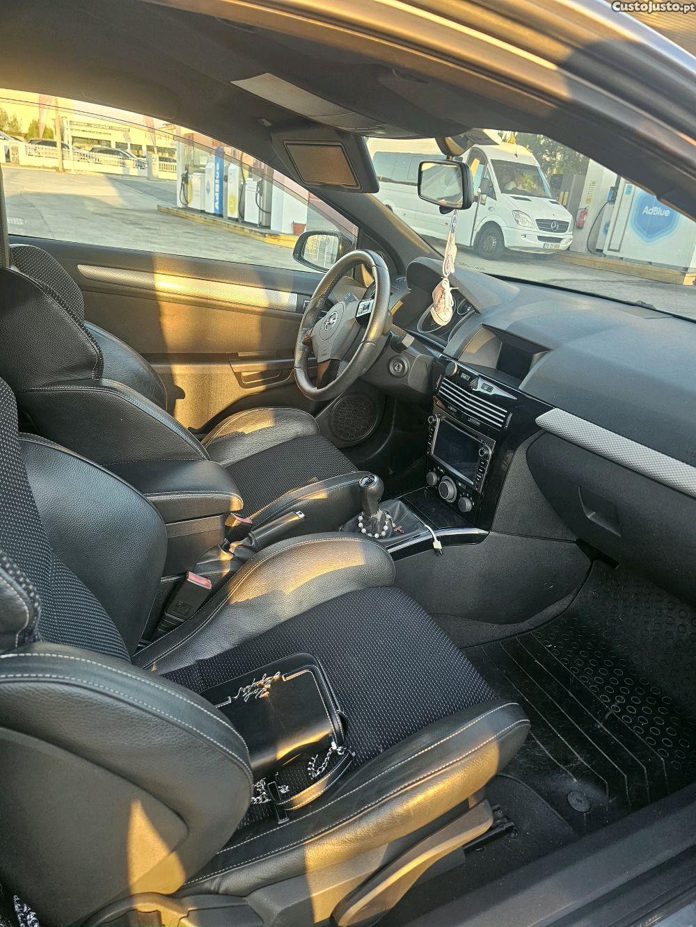 Opel Astra h gtc — fotografia 2