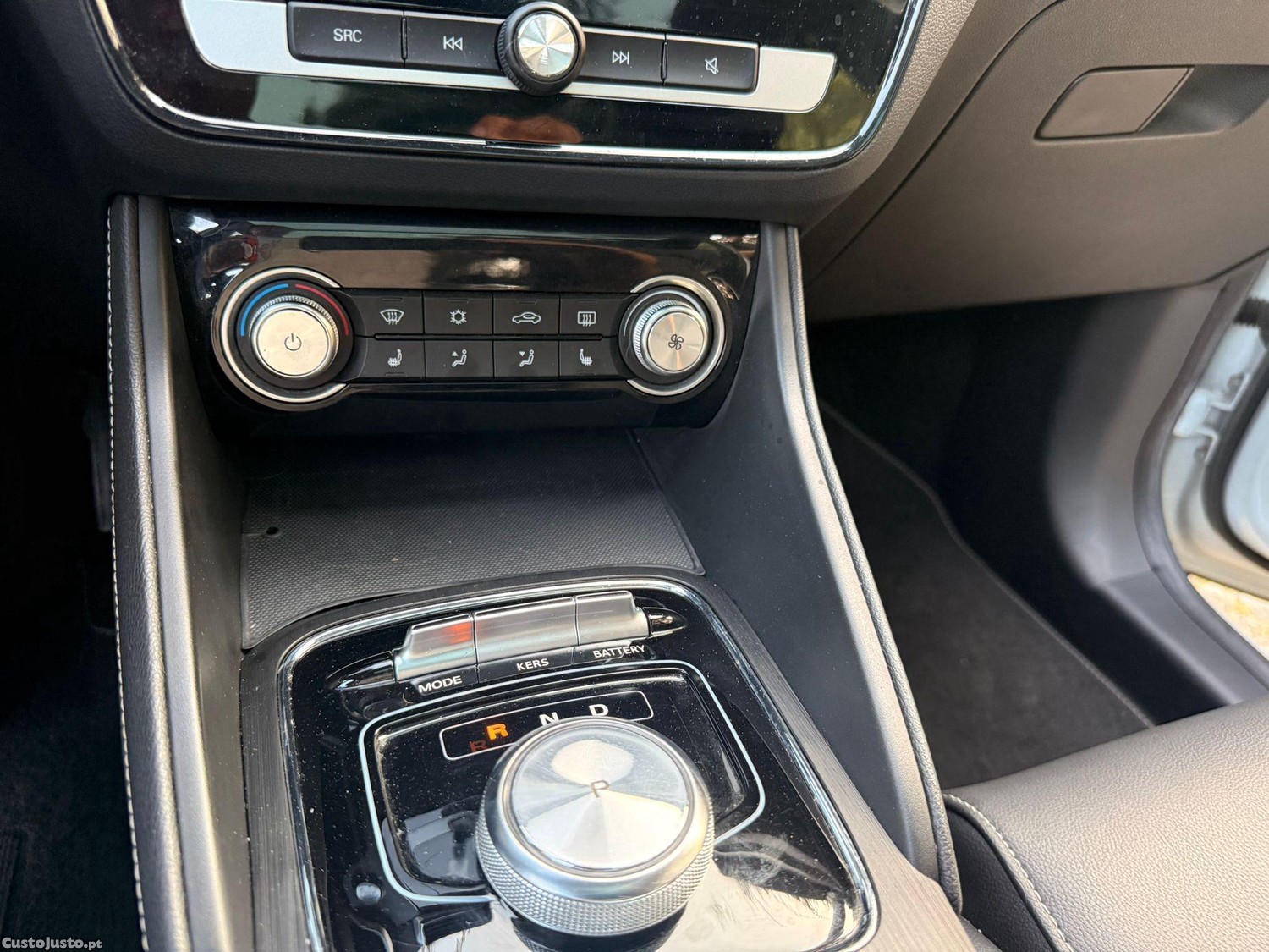 MG ZS EV Luxury — fotografia 7