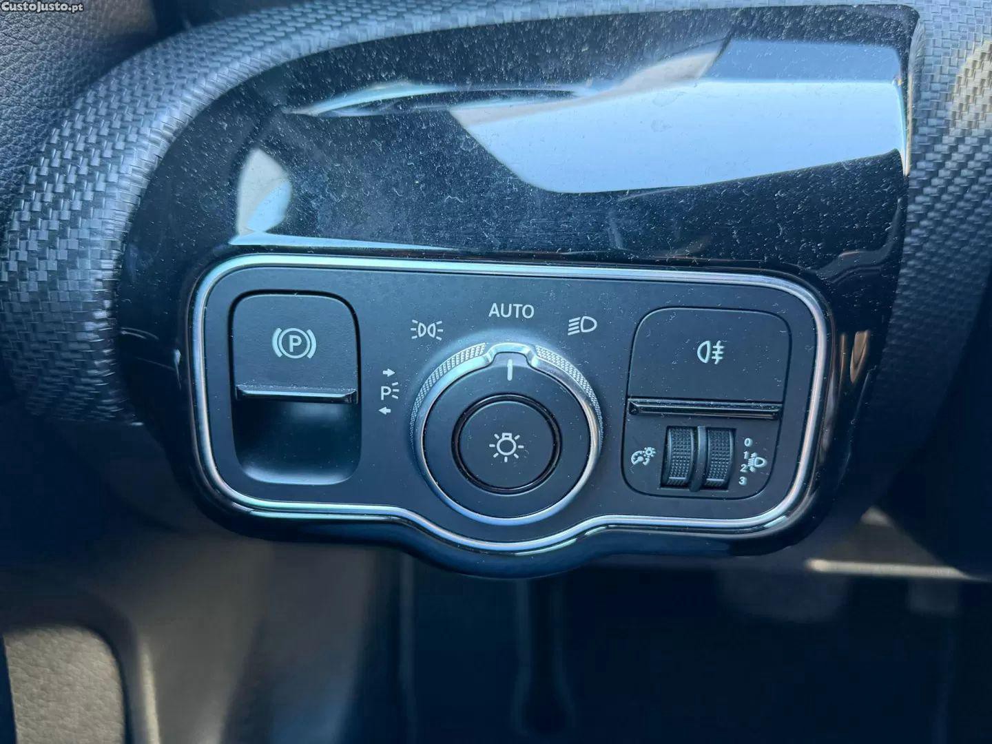 Mercedes-Benz A 180 D business solutions aut. — fotografia 14
