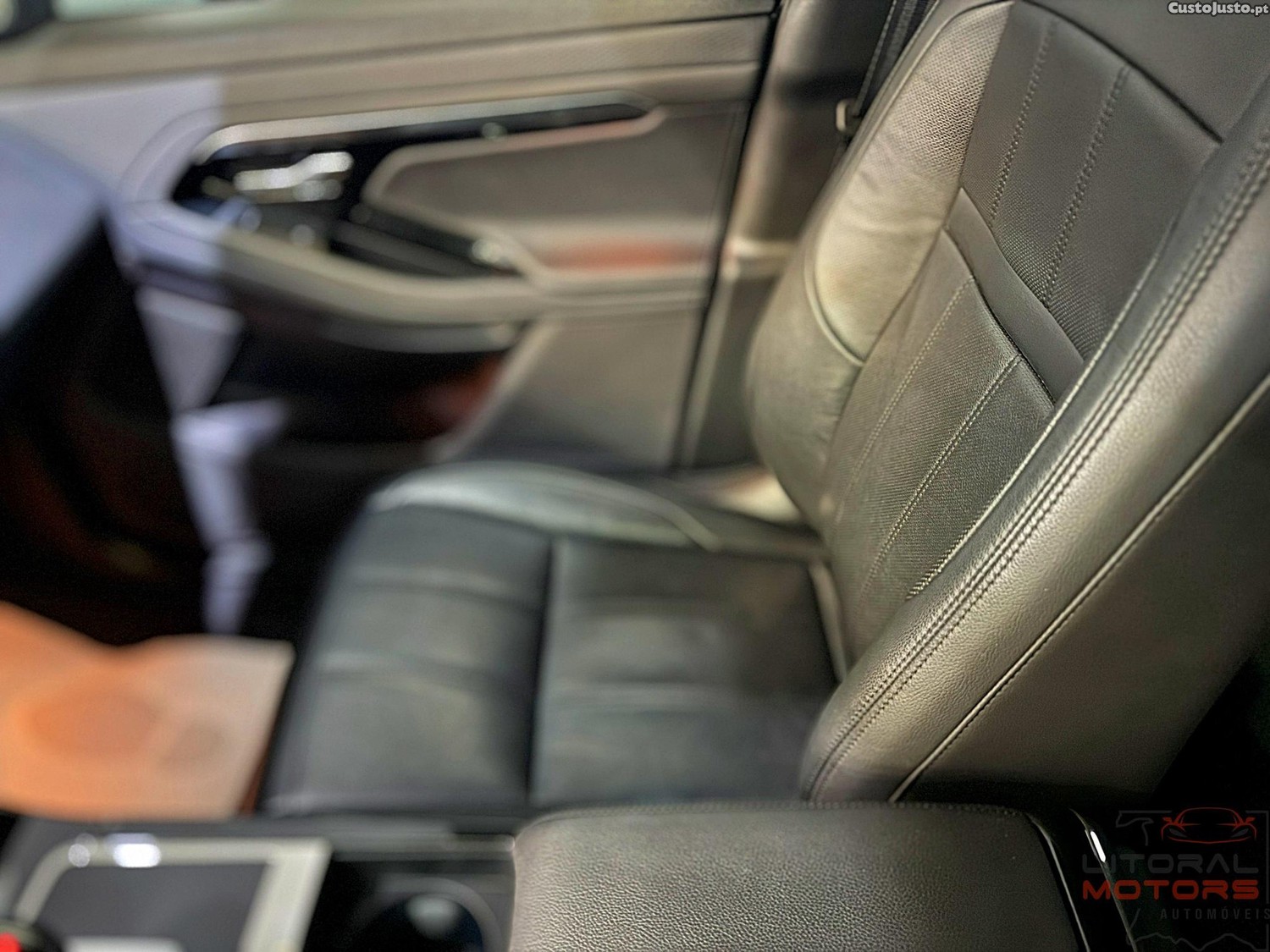 Land Rover Evoque P300e R-Dynamic S — fotografia 6