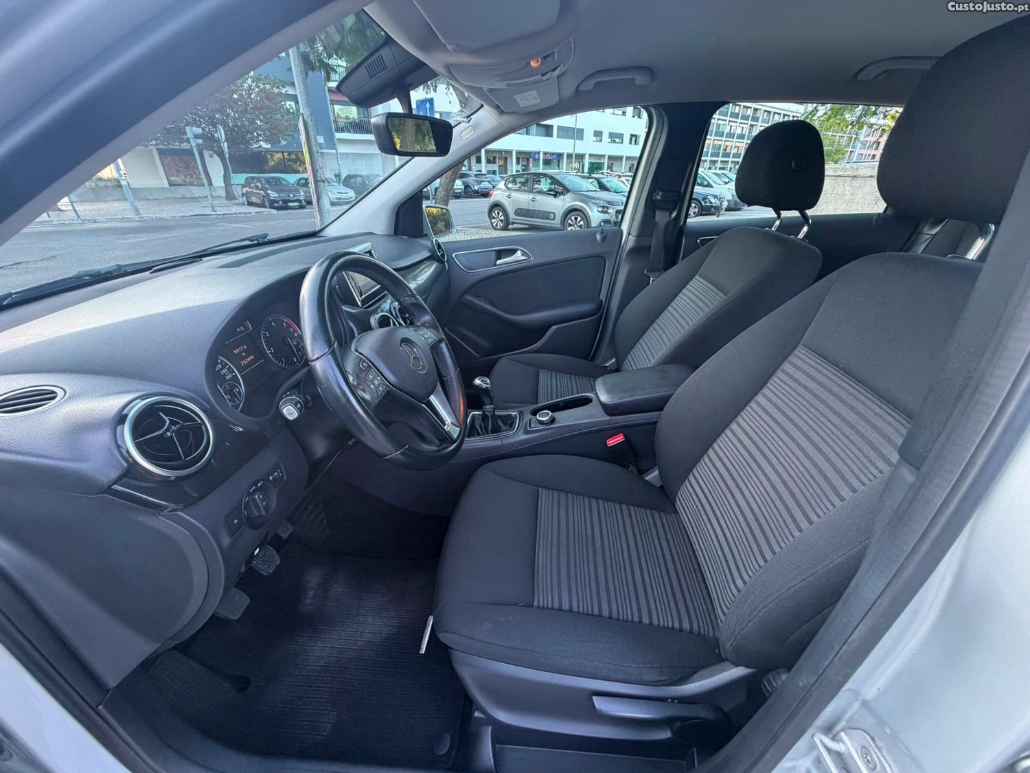 Mercedes-Benz B 180 blueefficiency — fotografia 4