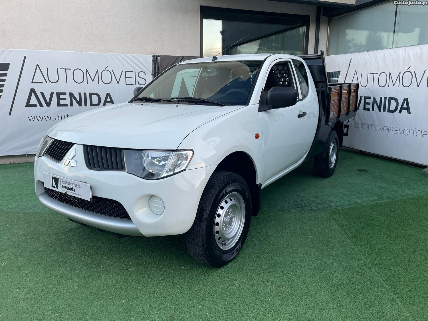 Mitsubishi L200 2.5 DI-D Club Invite 3L 4WD - 09 foto 2