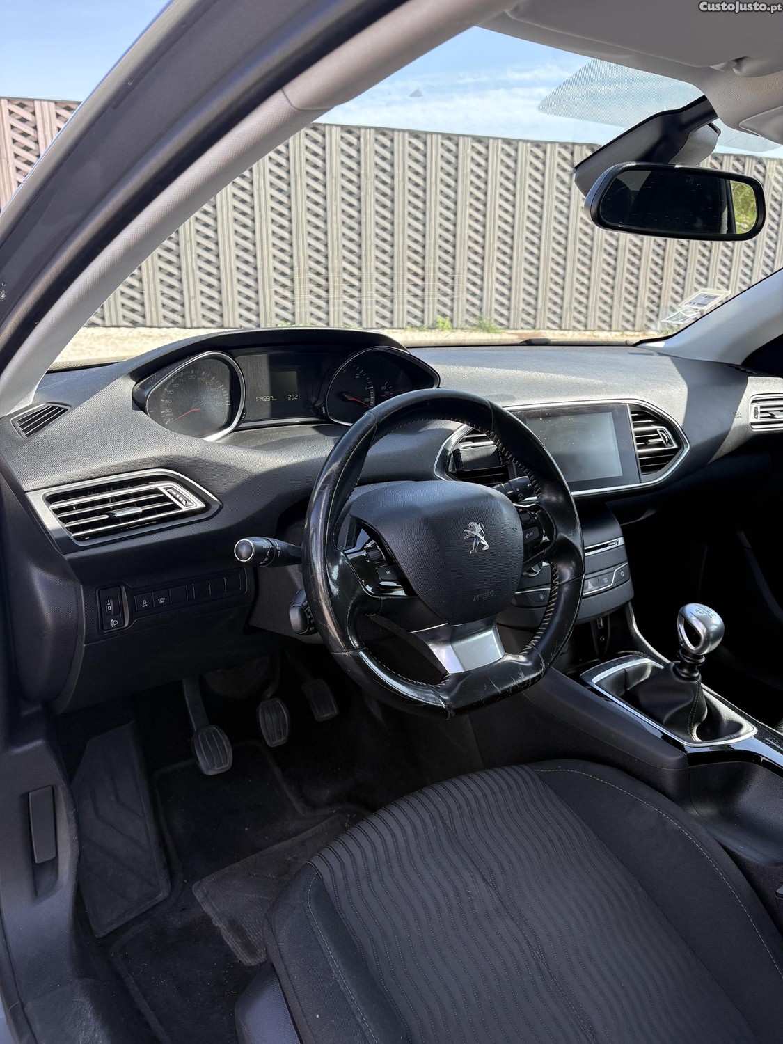 Peugeot 308 Active — fotografia 7