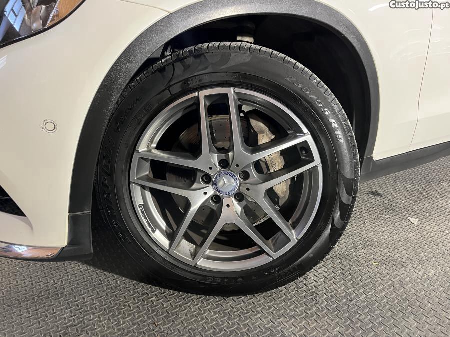 Mercedes-Benz GLC 220 AMG Line 4Matic — fotografia 17