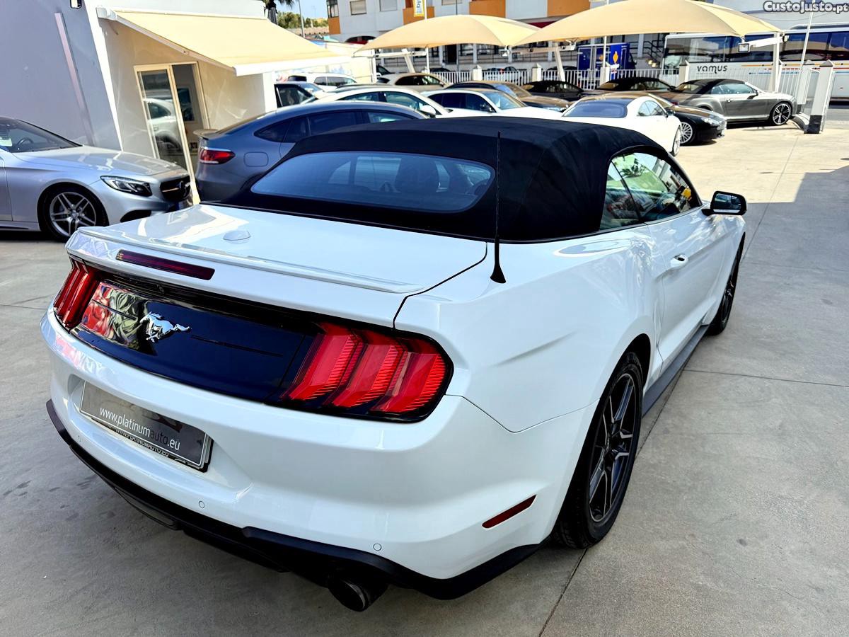 Ford Mustang 2.3 Convertible — fotografia 52
