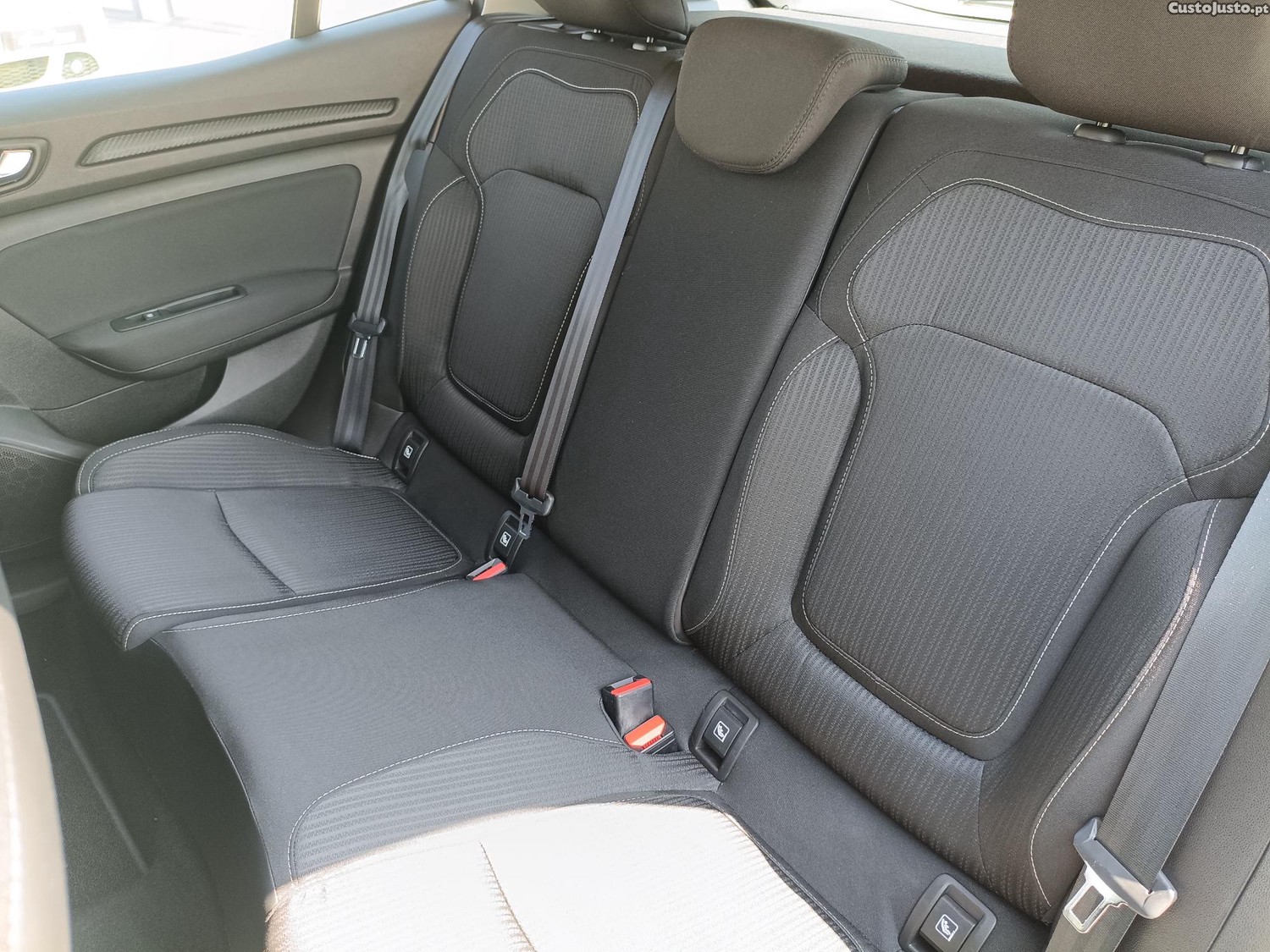 Renault Mégane IV 1.5 dCi 110 Energy Business — fotografia 15