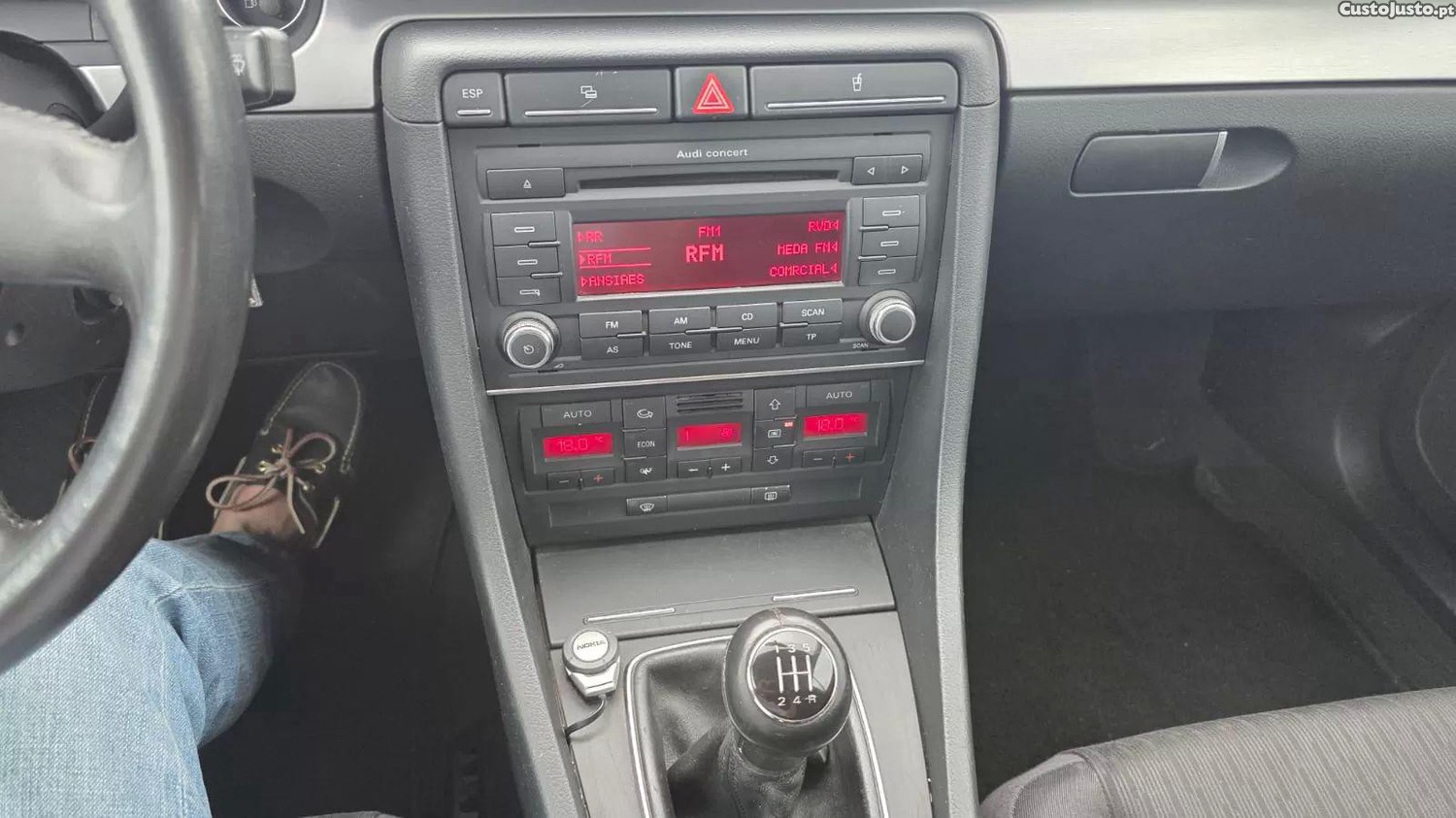 Audi A4 1.9 tdi s-line — fotografia 8