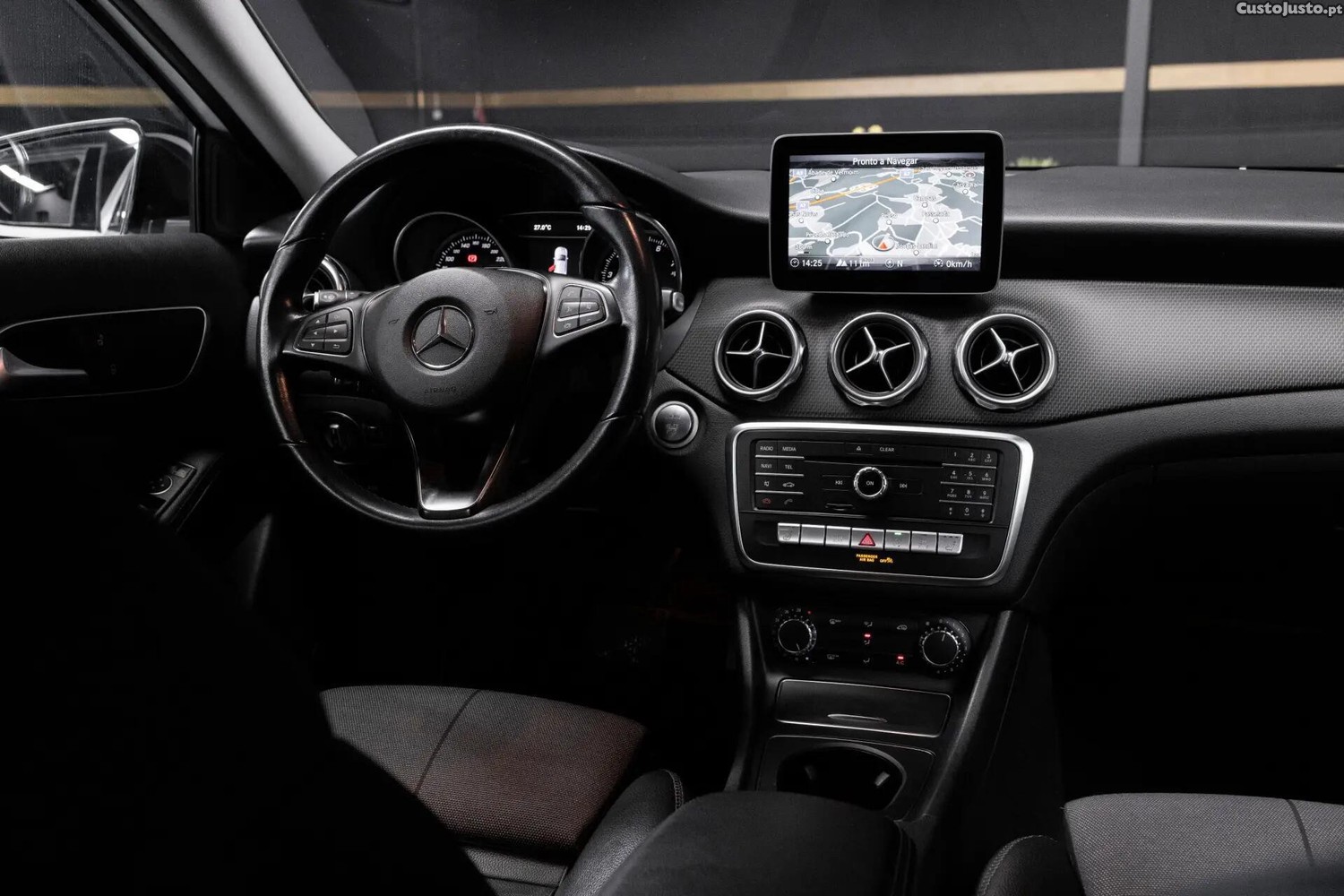 Mercedes-Benz GLA 180 Style Aut. — fotografia 7