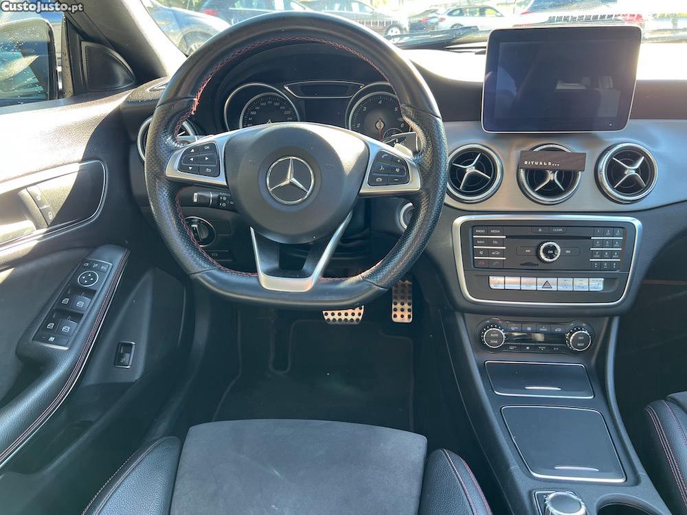 Mercedes-Benz CLA 220 AMG AUTO PANO — fotografia 3