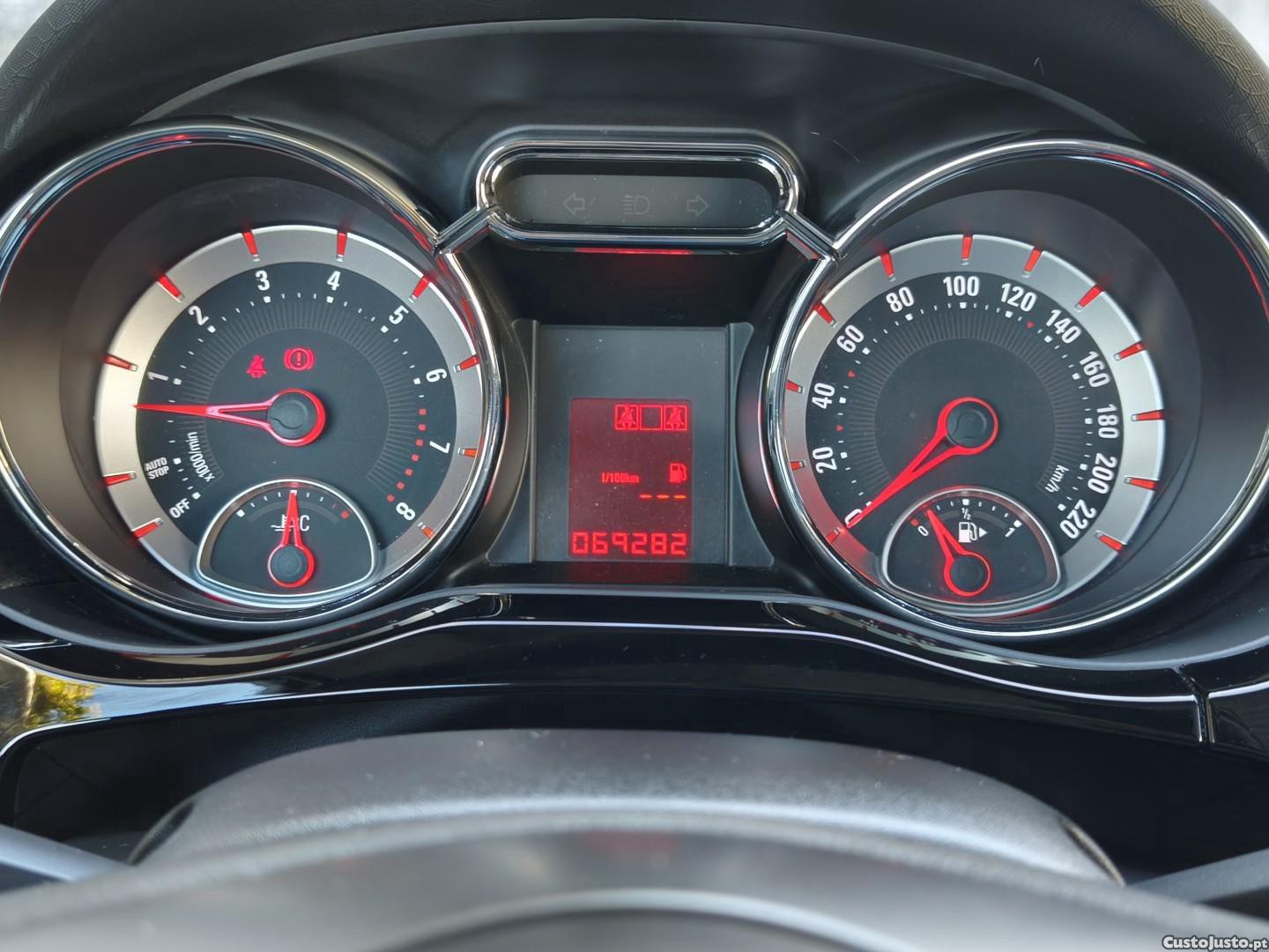 Opel Adam 1.2 Glam — fotografia 17