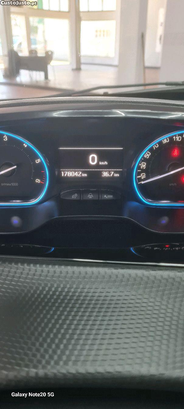 Peugeot 2008 1.6 Blue HDI - 15 foto 5
