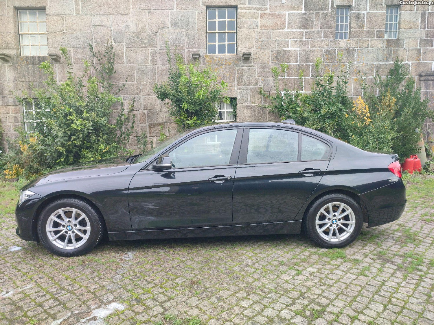 BMW 320 sedan - 18 foto 3