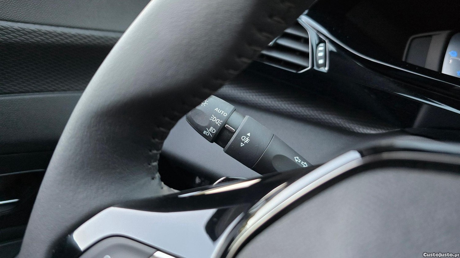 Peugeot 308 Hybrid Plug-in Active Pack EAT 8 — fotografia 17
