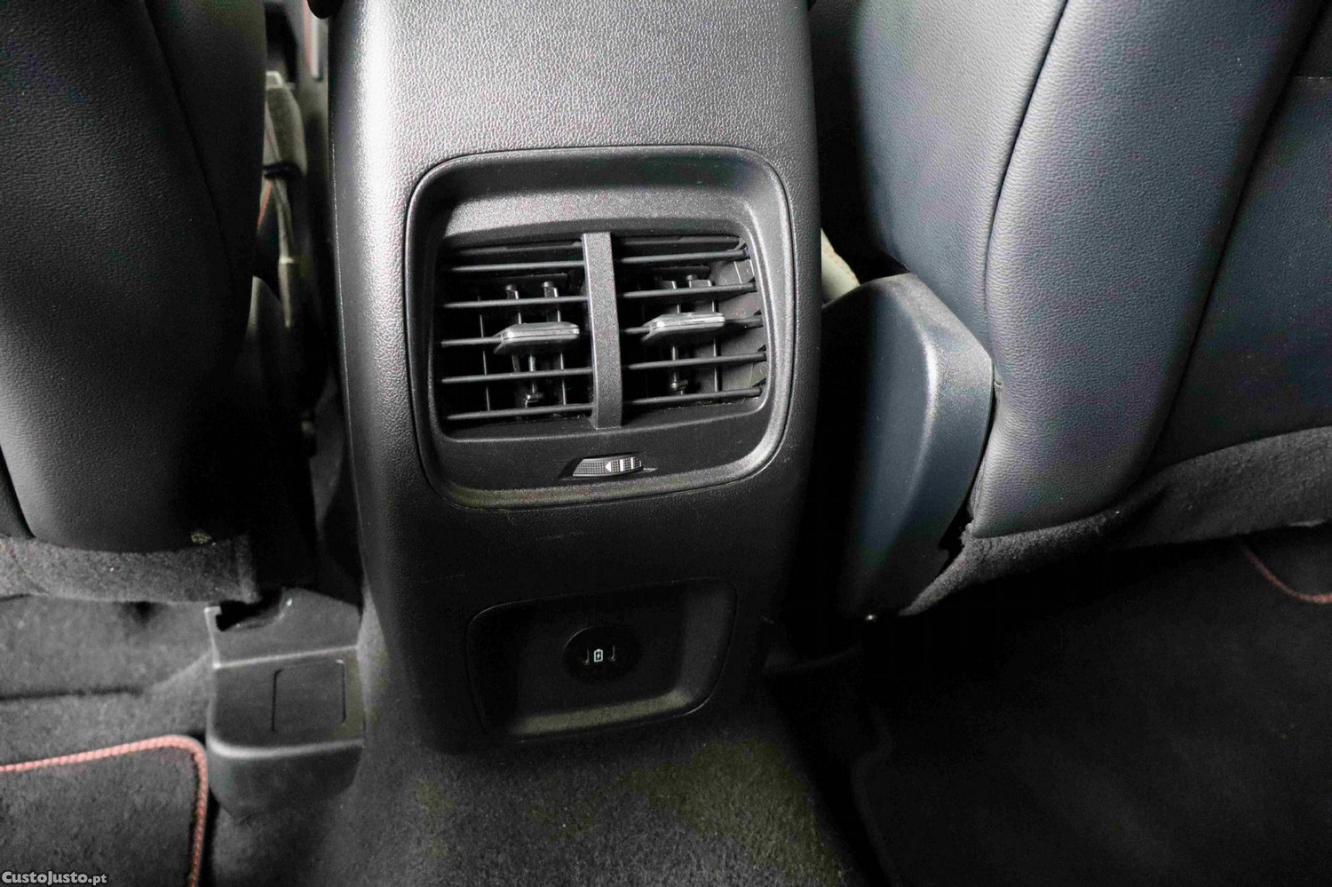 Ford Kuga 1.5 EcoBoost ST-Line X — fotografia 25