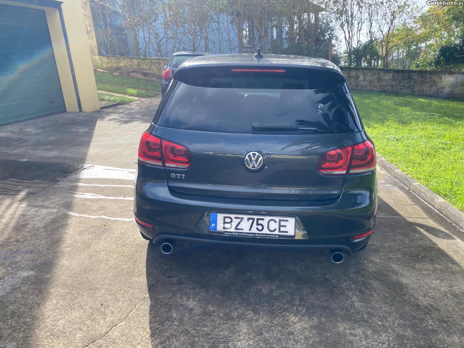 Volkswagen Golf GTI 2-0 211cv — fotografia 4