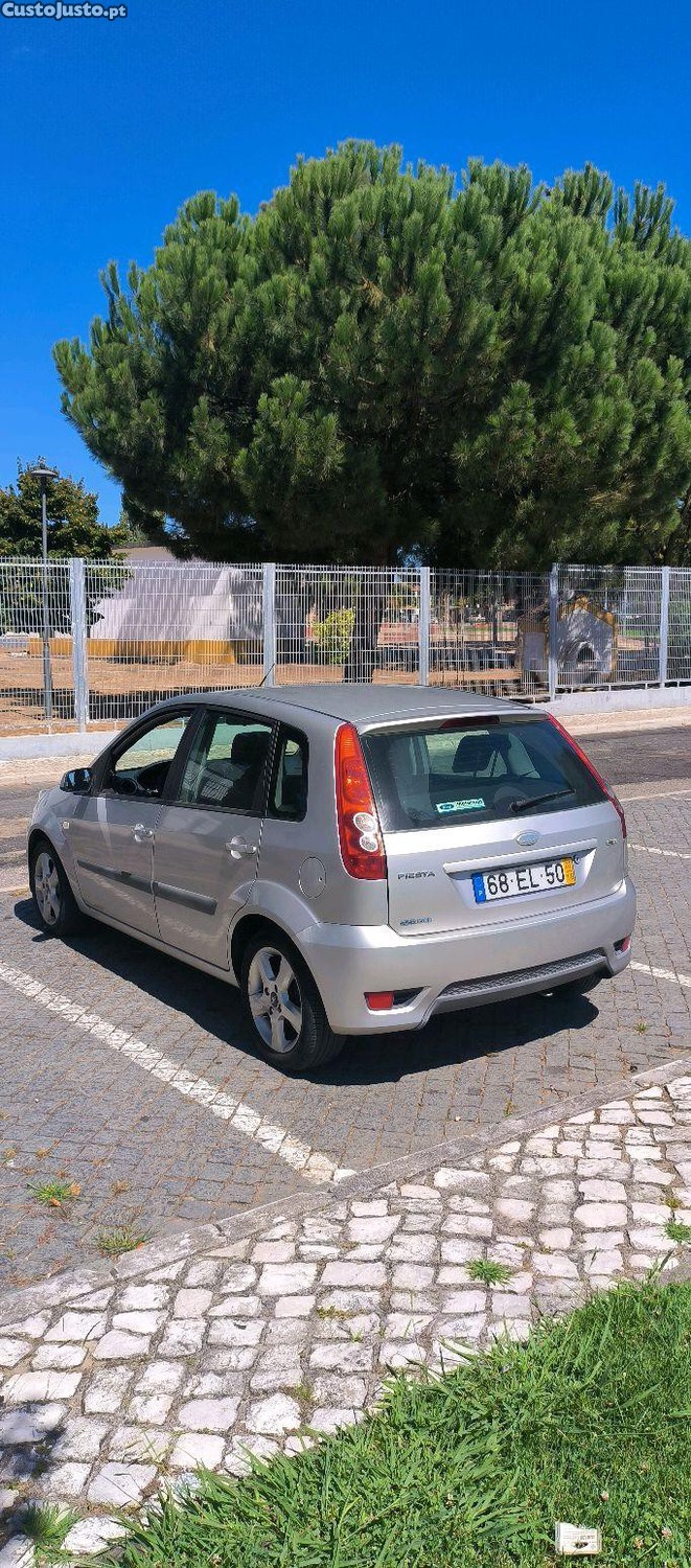Ford Fiesta 1.4 TDCI — fotografia 5