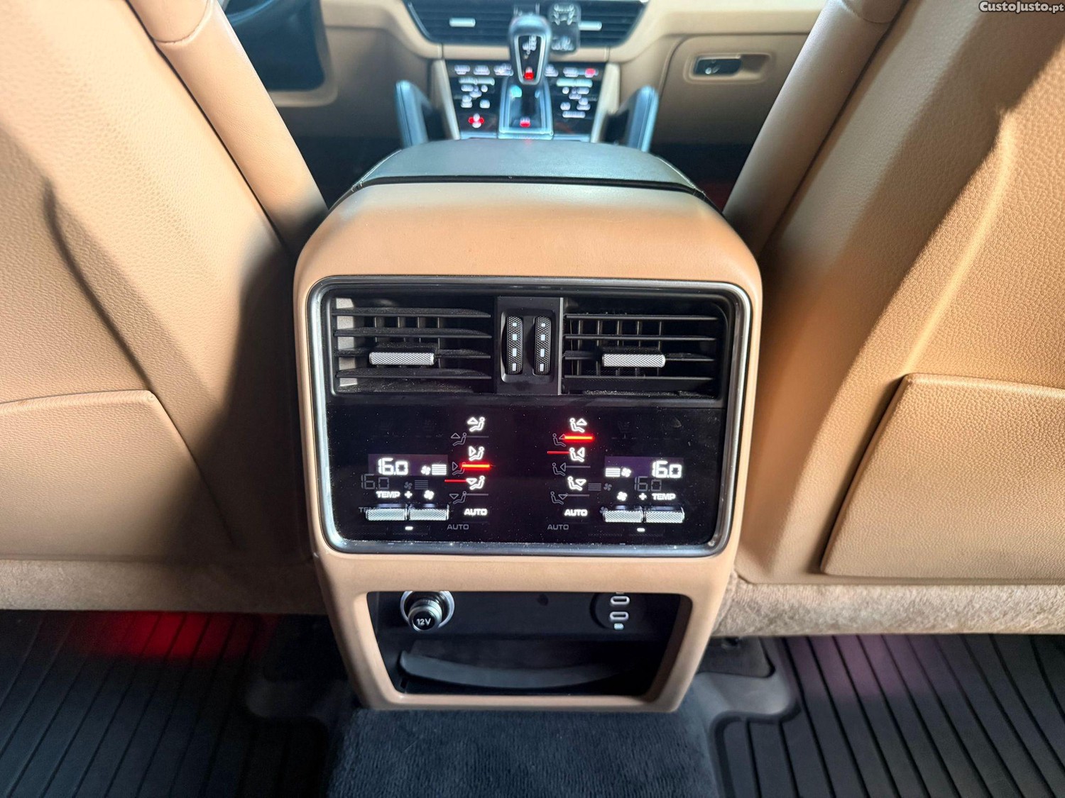 Porsche Cayenne E-Hybrid — fotografia 4