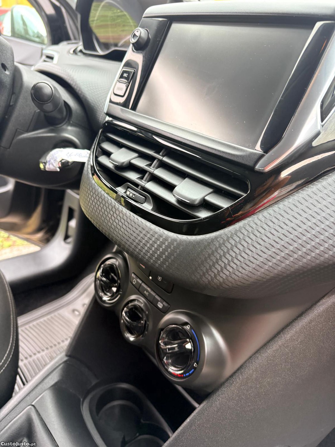 Peugeot 208 1.2 VTI 82 — fotografia 4