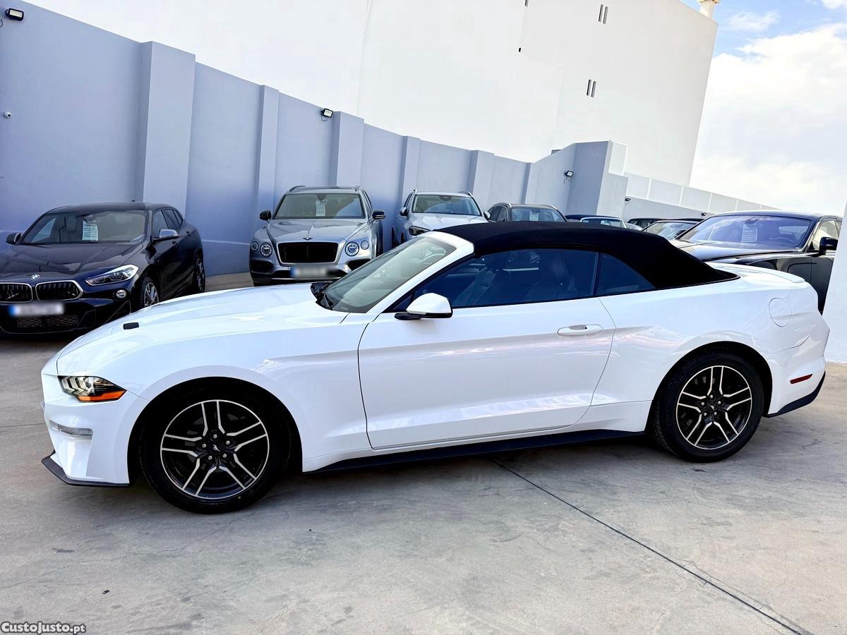 Ford Mustang 2.3 Convertible — fotografia 49