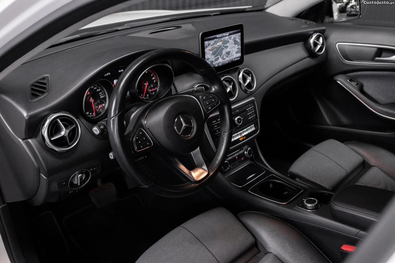 Mercedes-Benz GLA 180 Style Aut. — fotografia 6