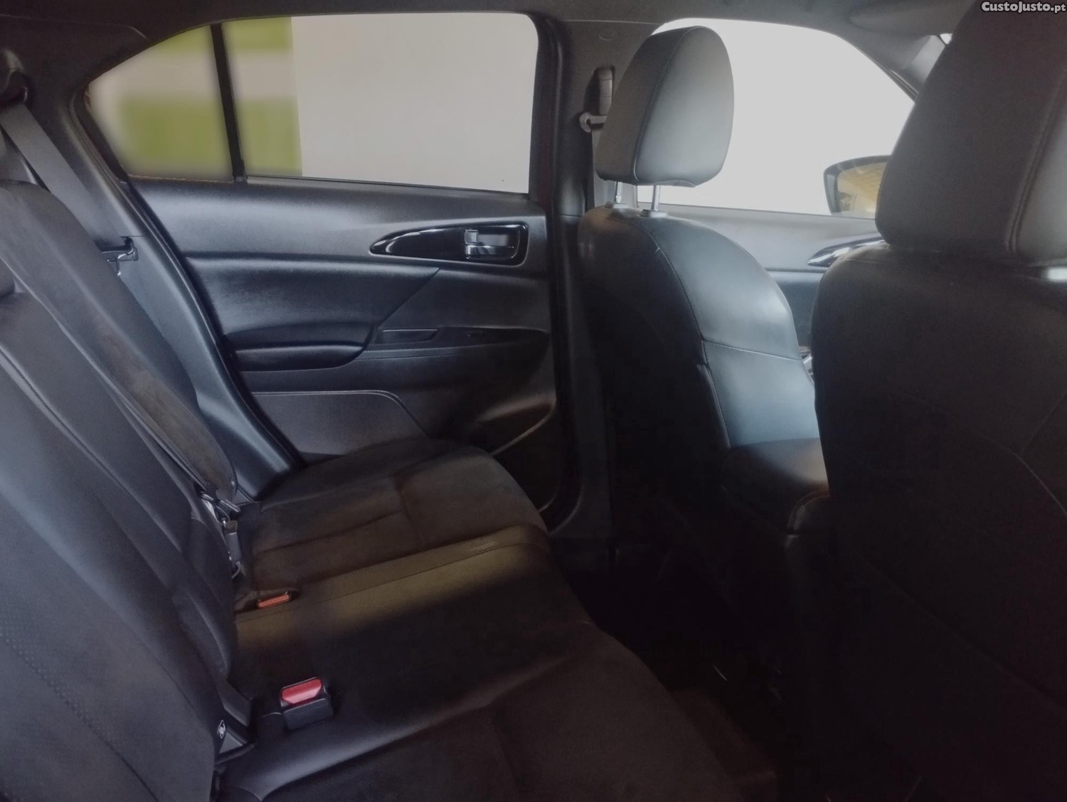 Mitsubishi Eclipse Cross 2.4 PHEV (PlugIn - gasolina) — fotografia 5