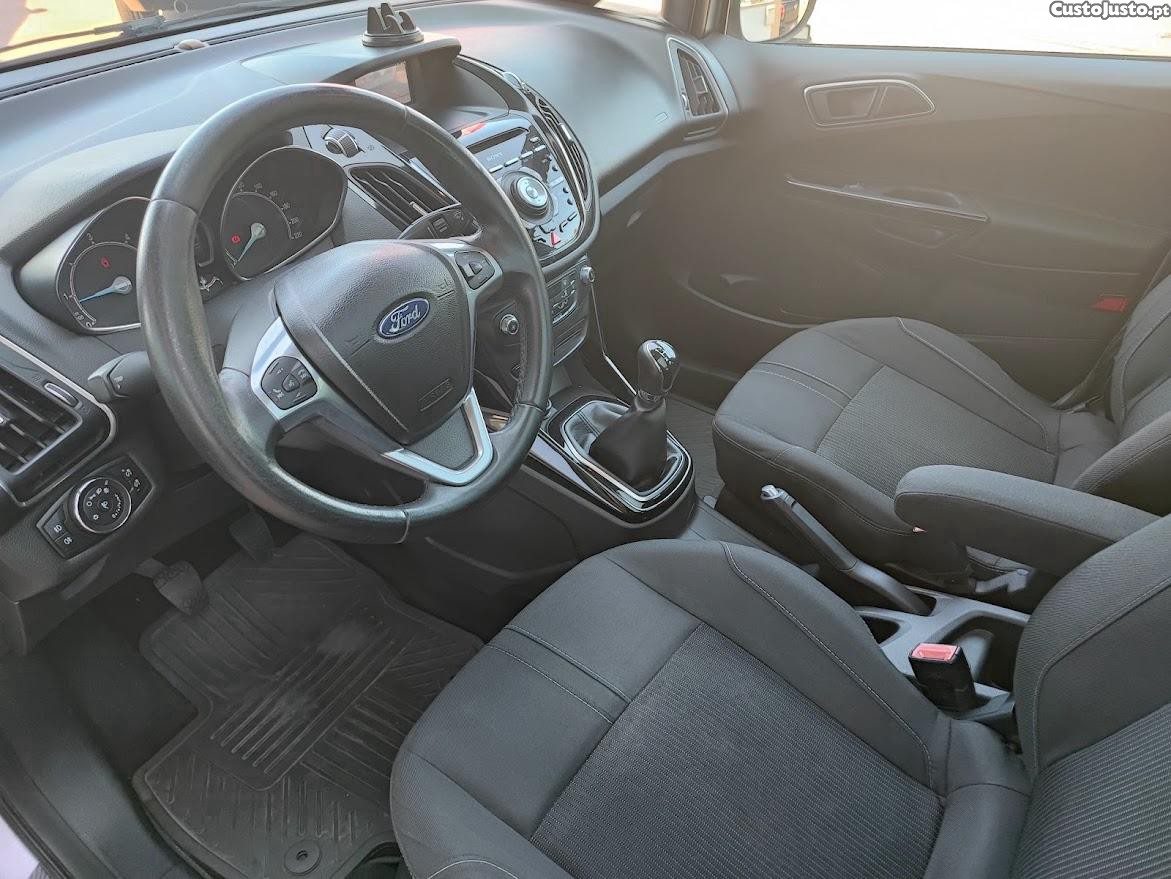 Ford B-Max Titanium 1.5 TDCi — fotografia 9