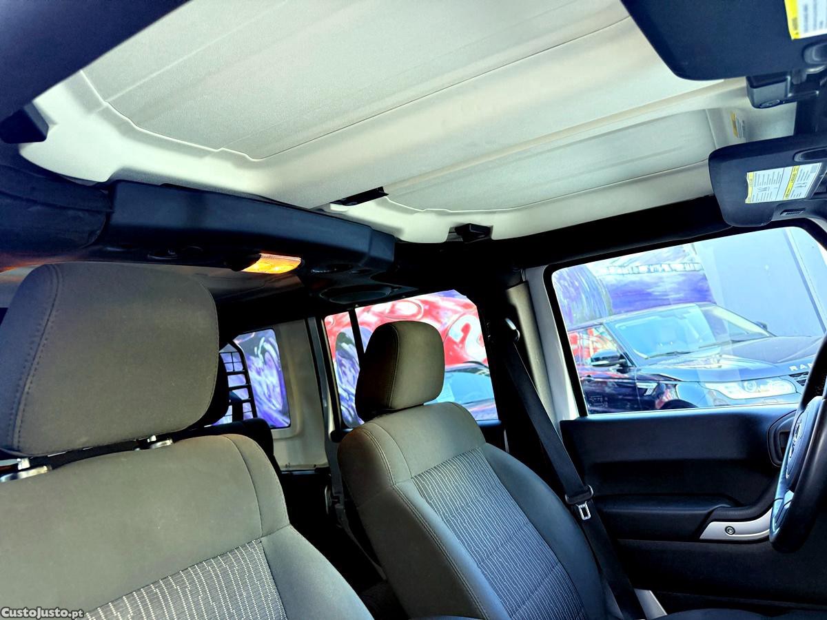 Jeep Wrangler Sahara Unlimited — fotografia 33