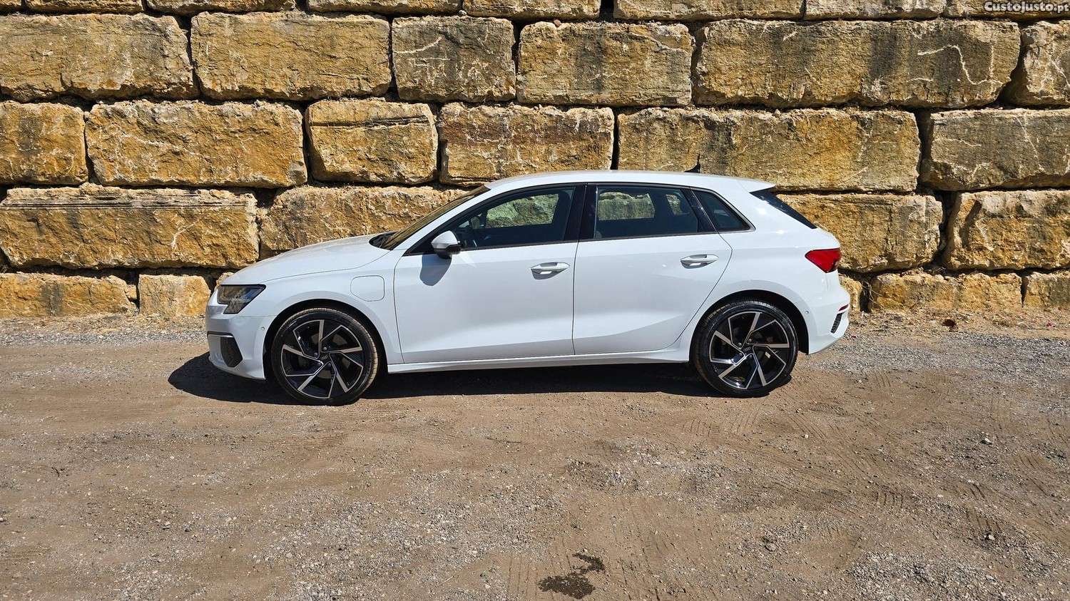 Audi A3 Sportback 40 TFSIe Attraction — fotografia 28