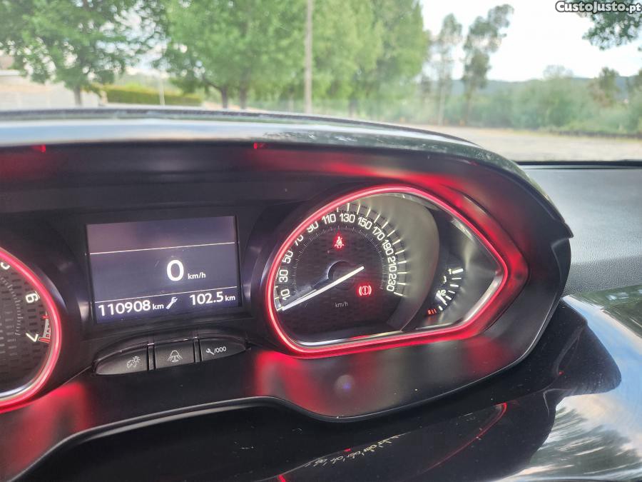 Peugeot 208 GTI 200 THP — fotografia 10