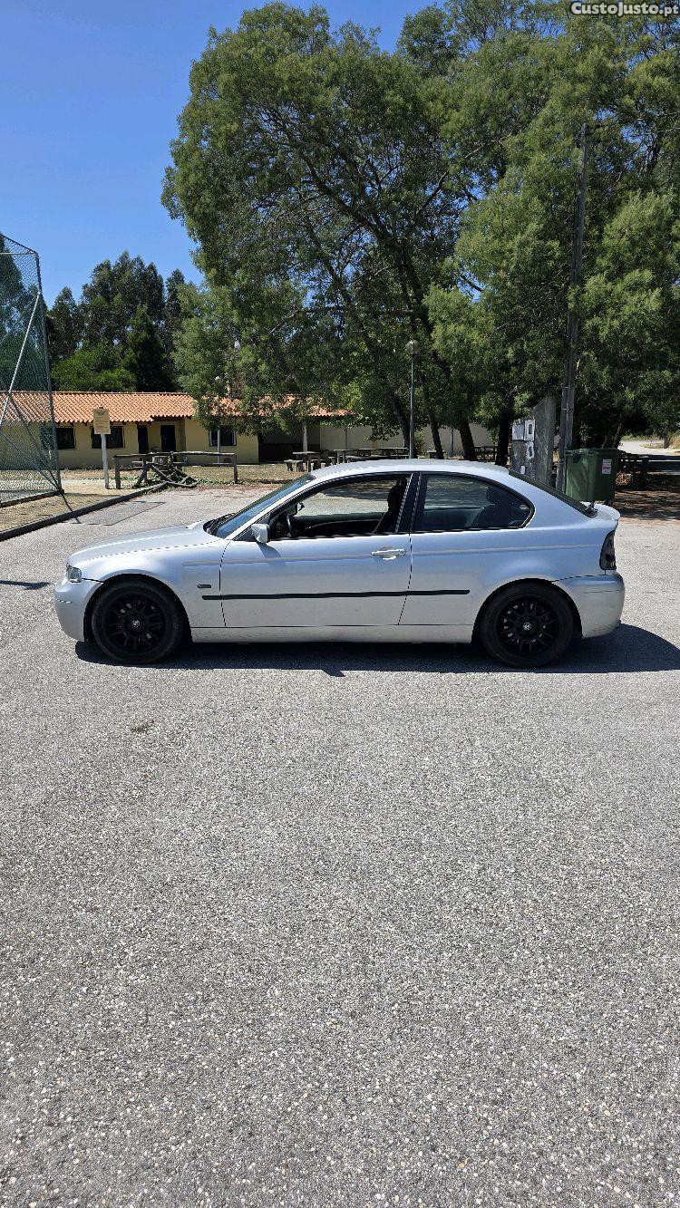 BMW 320 d compact — fotografia 3