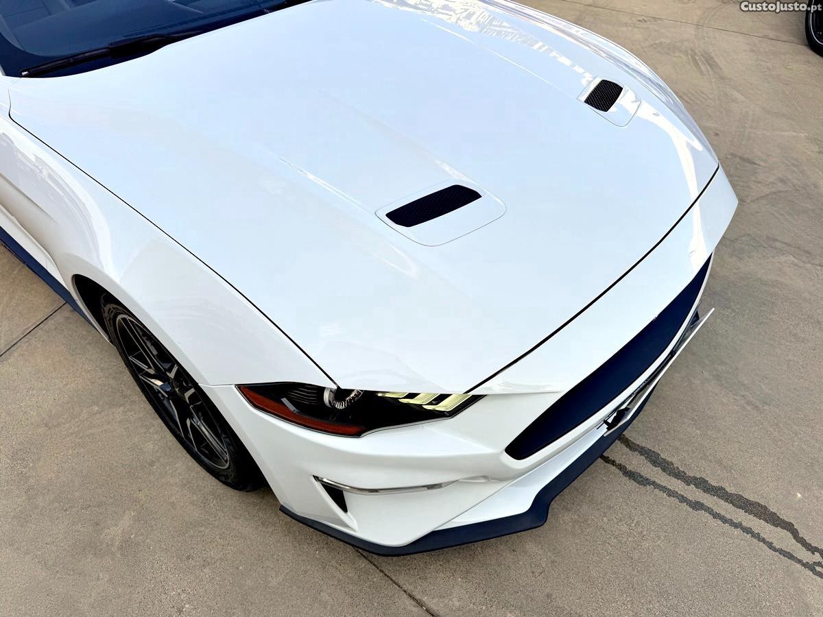Ford Mustang 2.3 Convertible — fotografia 22