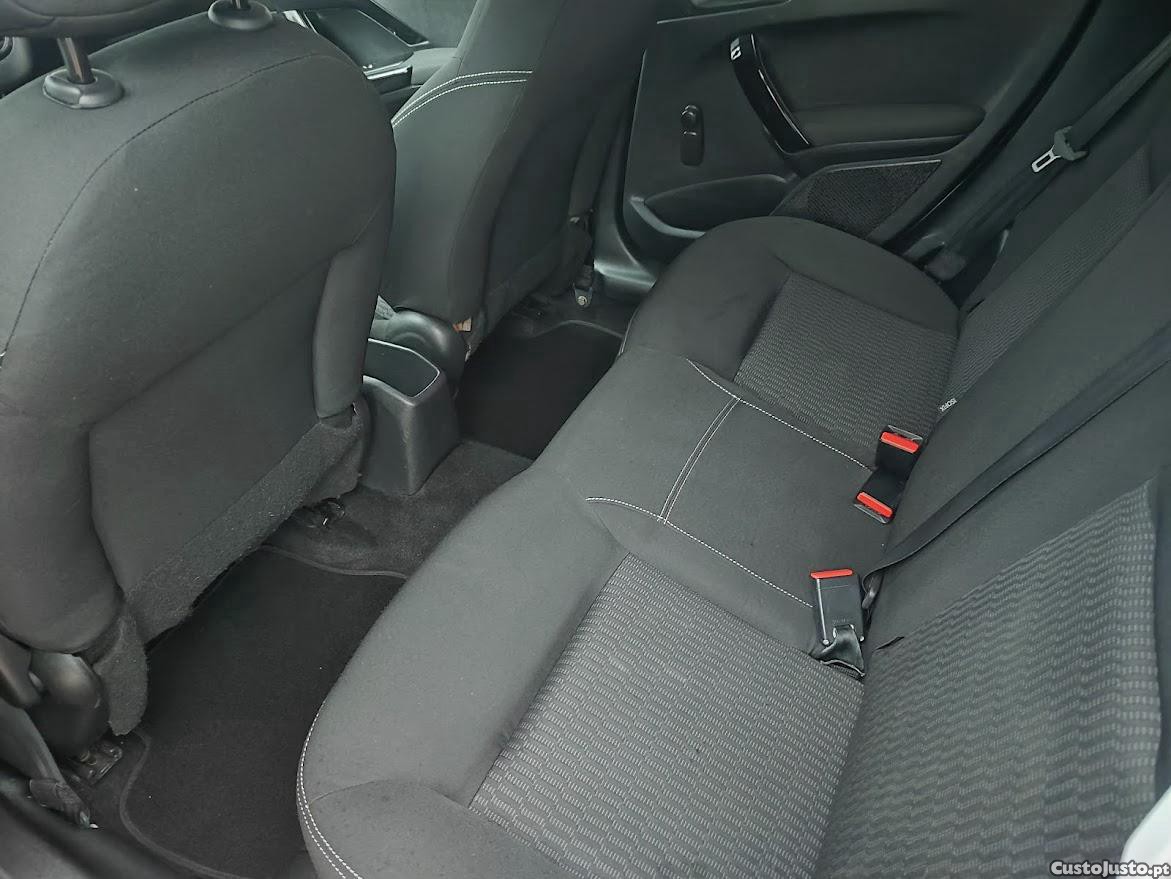 Peugeot 208 Style 1.6 HDI — fotografia 2