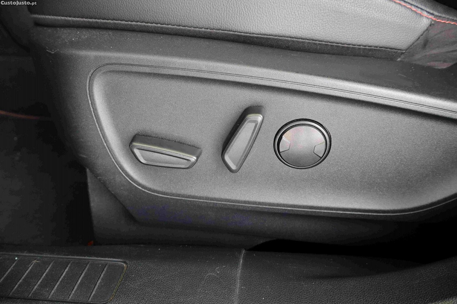 Ford Kuga 1.5 EcoBoost ST-Line X — fotografia 23
