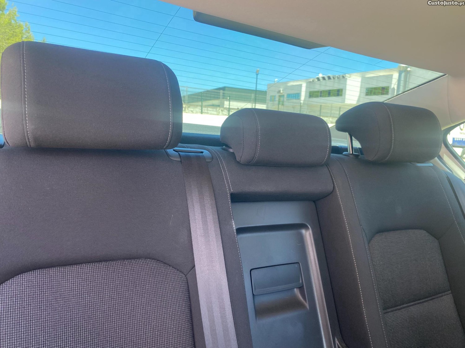 Volkswagen Passat 1.6 TDI BlueMotion — fotografia 2