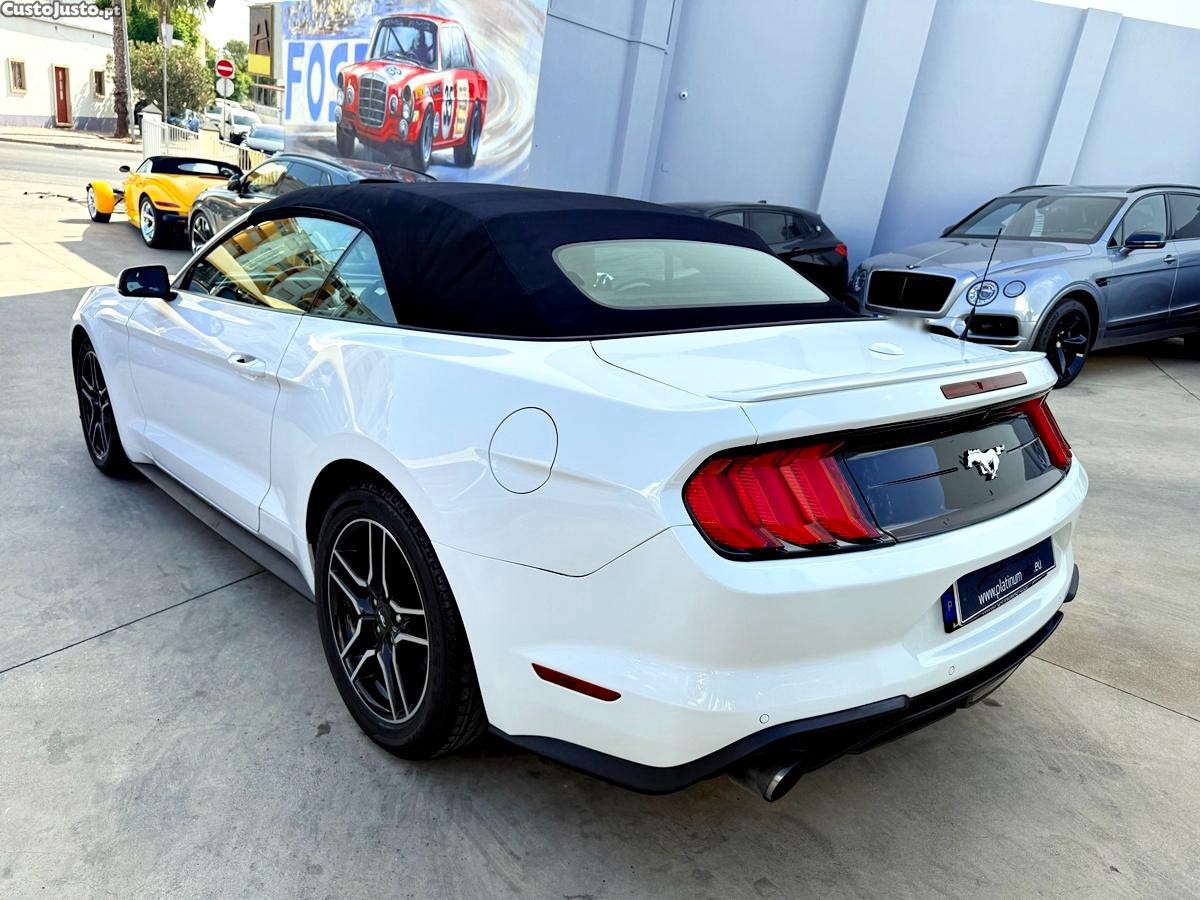 Ford Mustang 2.3 Convertible — fotografia 50