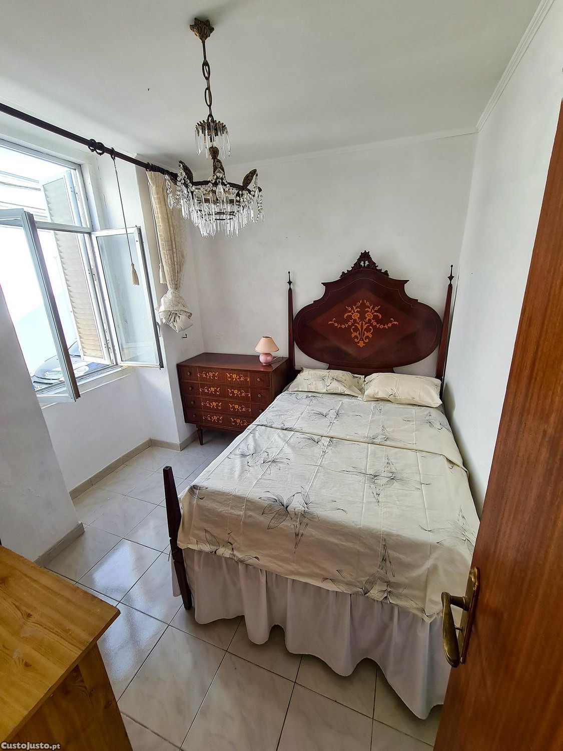 Quarto no centro de Faro