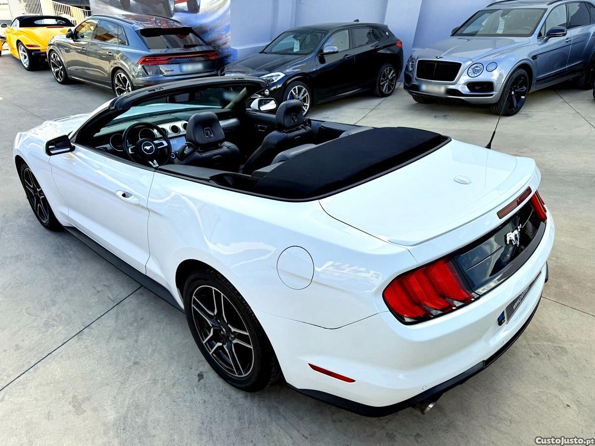 Ford Mustang 2.3 Convertible — fotografia 12